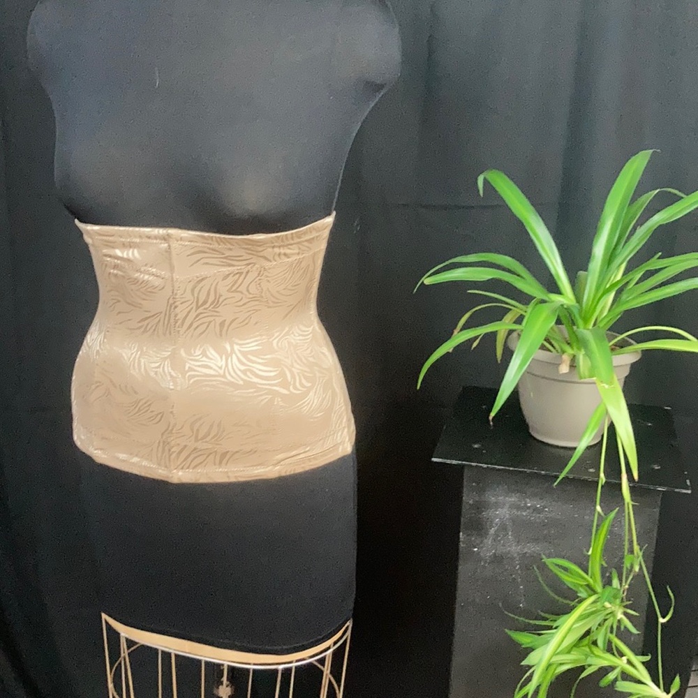 Torso waist slimmer with boning